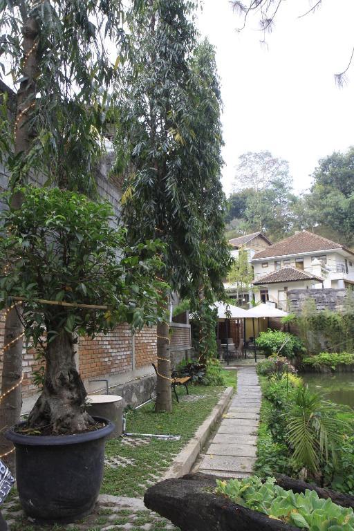 Hotel Lotus Bandung Ngoại thất bức ảnh