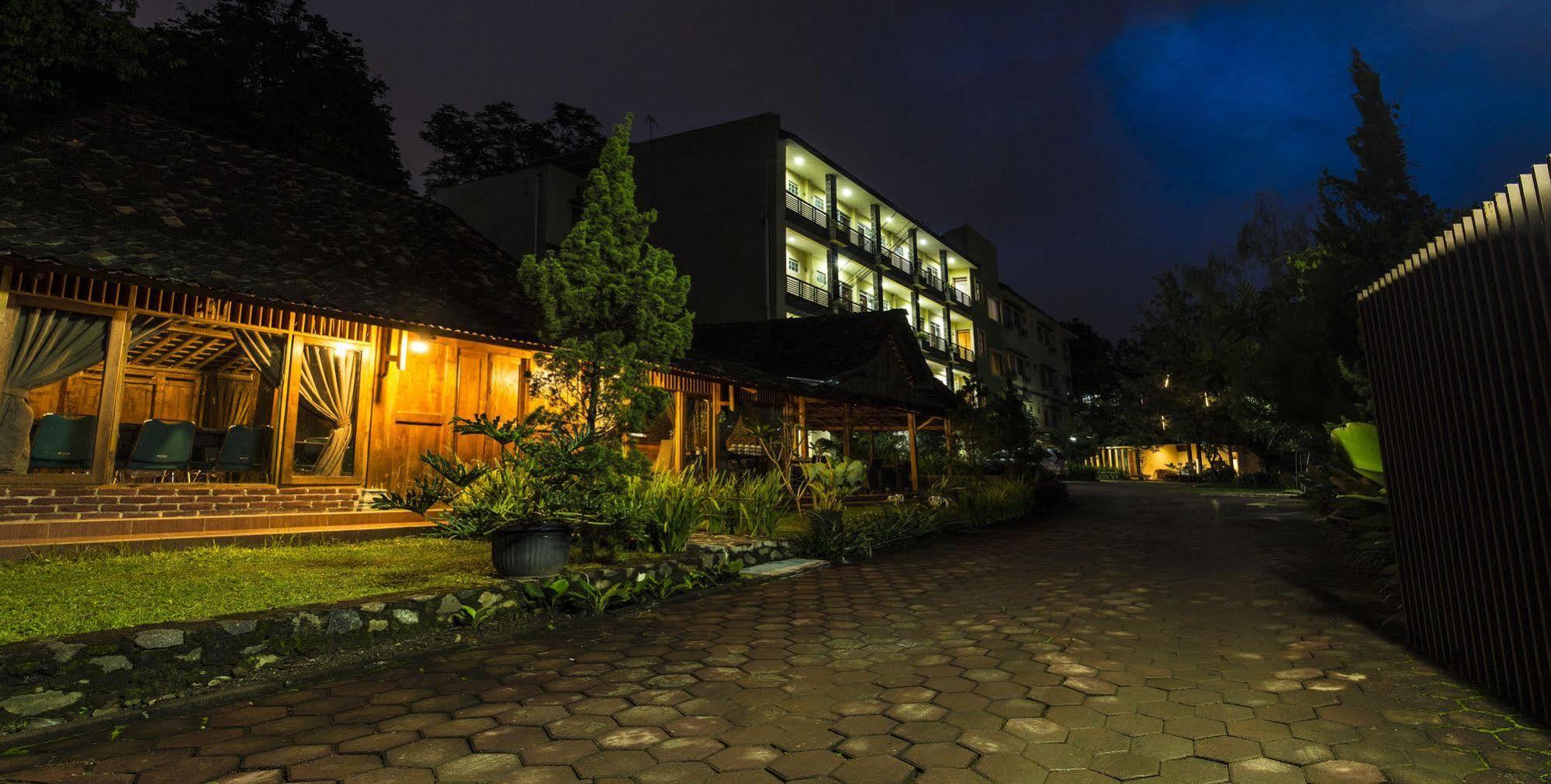 Hotel Lotus Bandung Ngoại thất bức ảnh